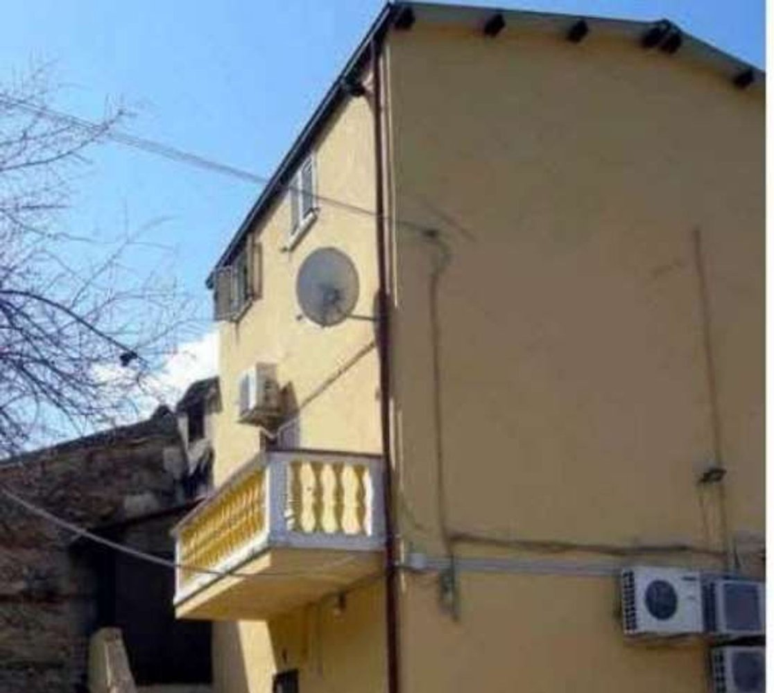 6 rooms Apartment in Cosenza, Italy No. 201705