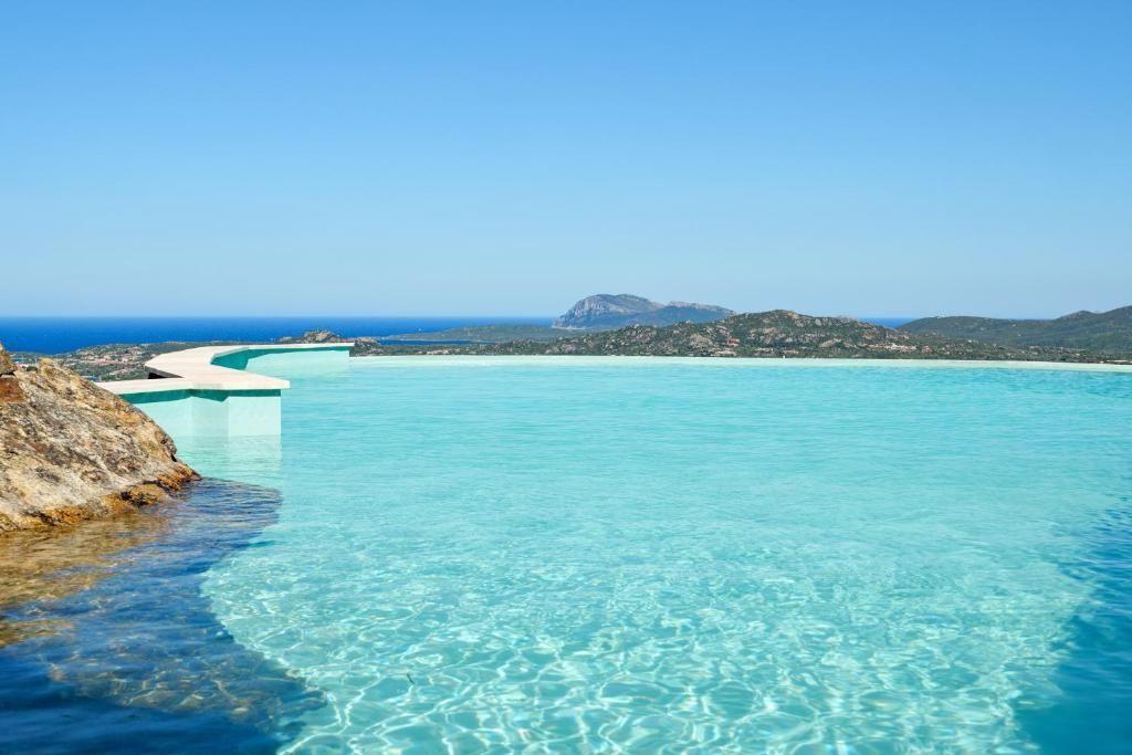 11 rooms Villa in Olbia, Italy No. 230338