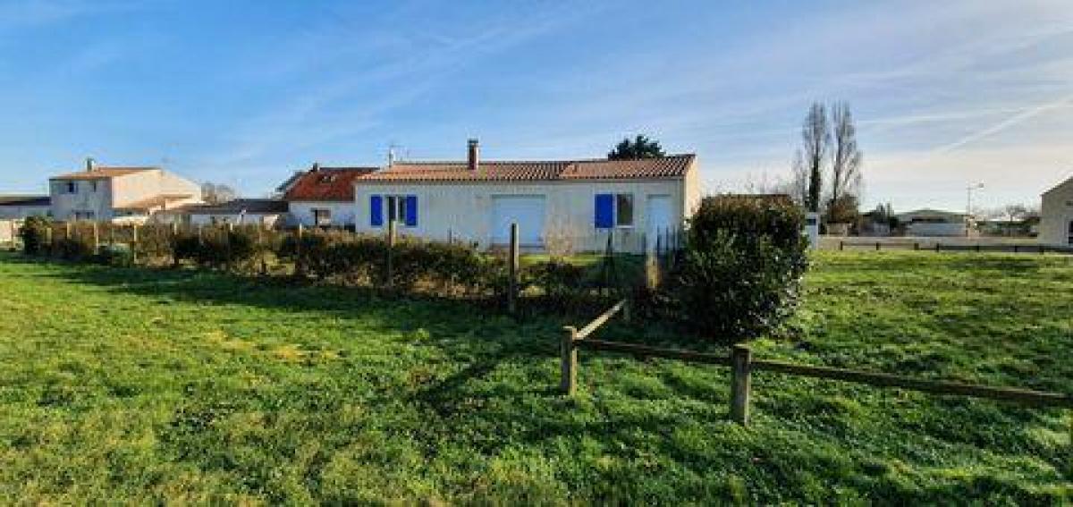 3 bedrooms House in Chambon, France No. 27936