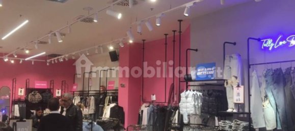 140m² Commercial property in Pisogne, Italy No. 283576 2