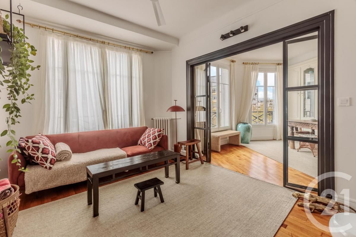 Квартира с 2 спальнями в Малакофф, Франция № 170381