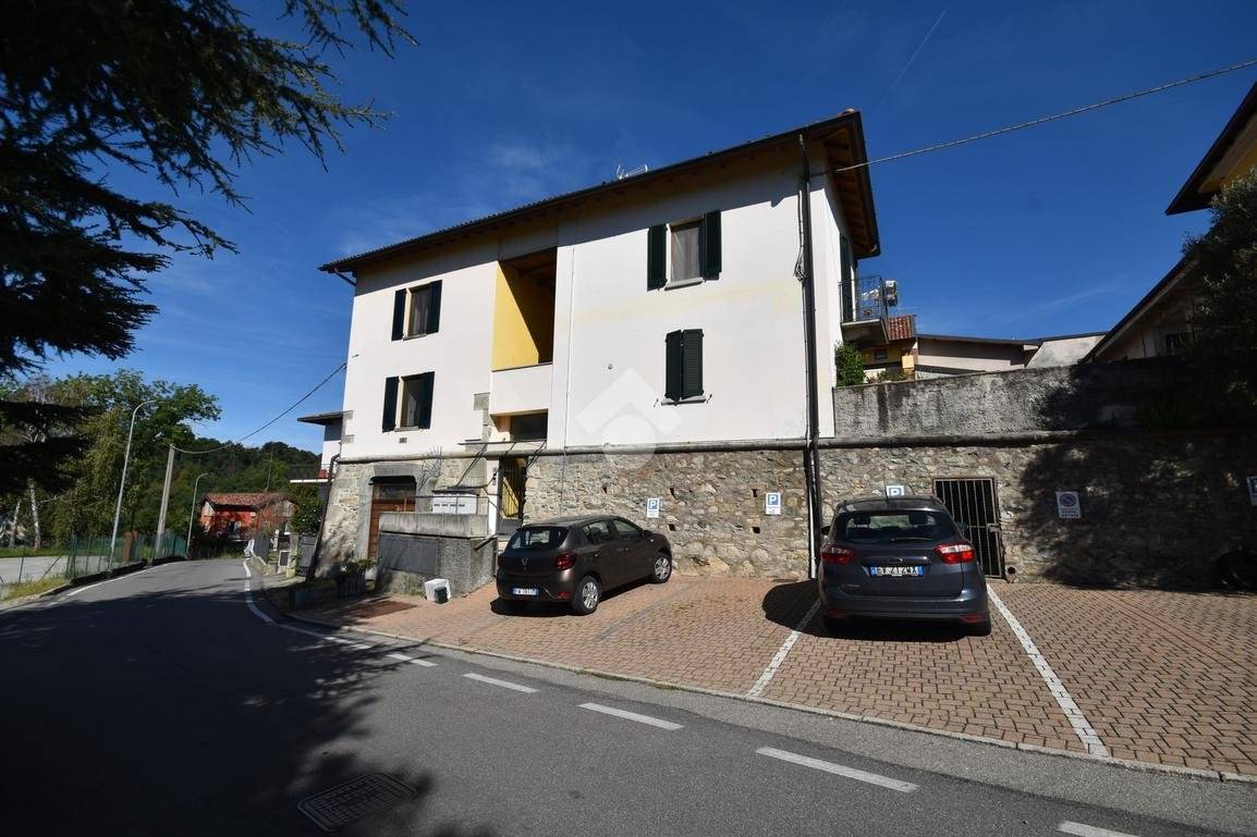 1 bedroom Apartment in Alzate Brianza, Italy No. 379436
