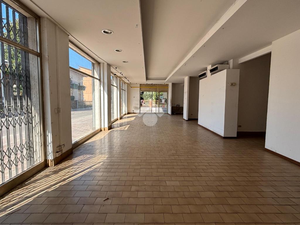 2-Zimmer Gewerbliche Immobilie in Sona, Italy, Nr. 271810