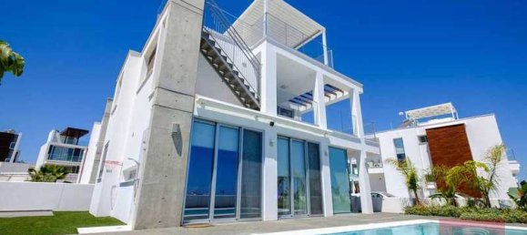 5 bedrooms Villa in Protaras, Cyprus No. 13732 4