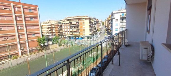 2 bedrooms Apartment in Rome, Italy No. 277996 2