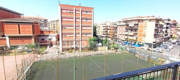 2 bedrooms Apartment in Rome, Italy No. 277996 4