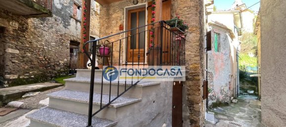 3 rooms House in Carrara, Italy No. 44933 2
