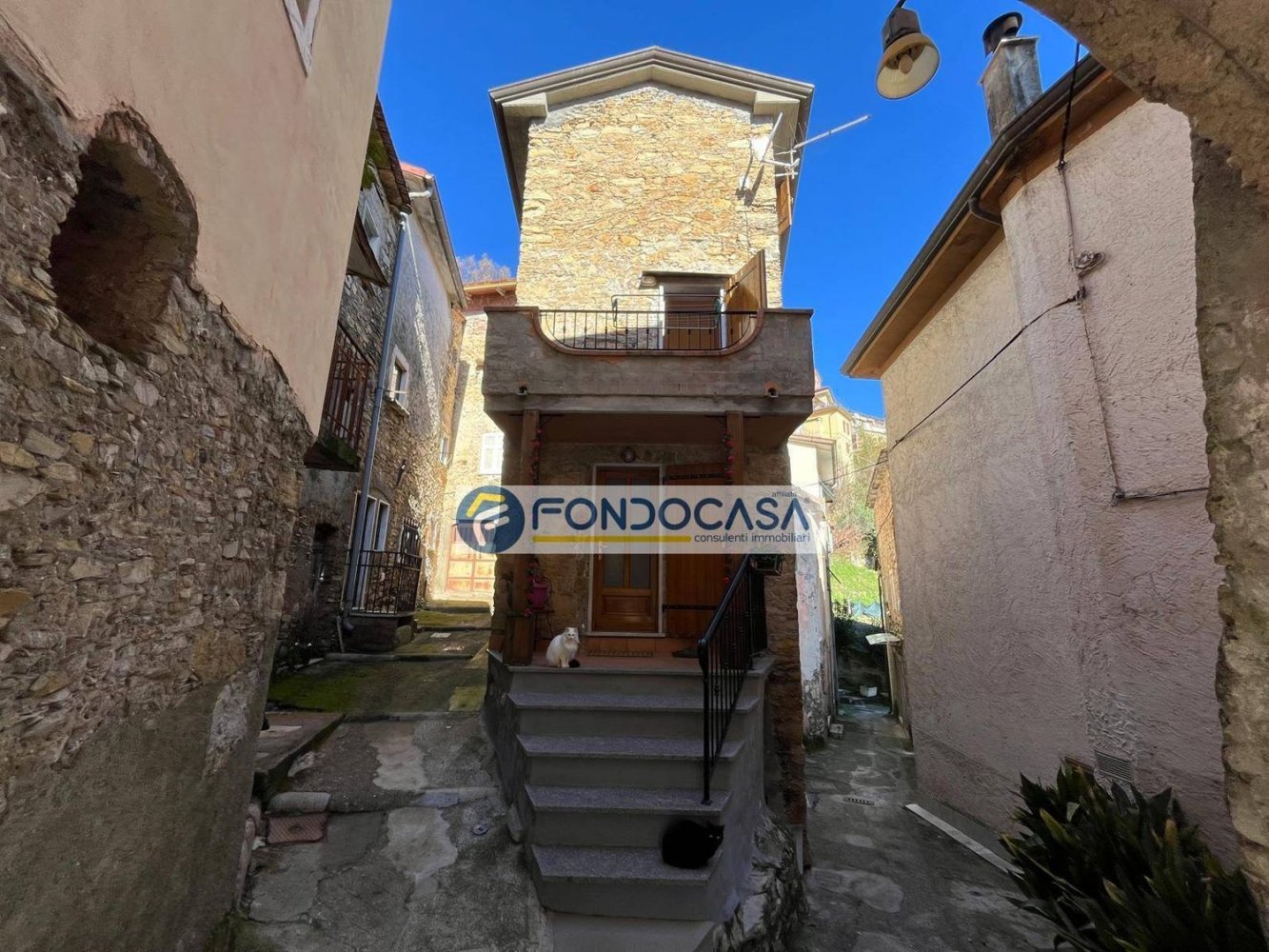 3 rooms House in Carrara, Italy No. 44933
