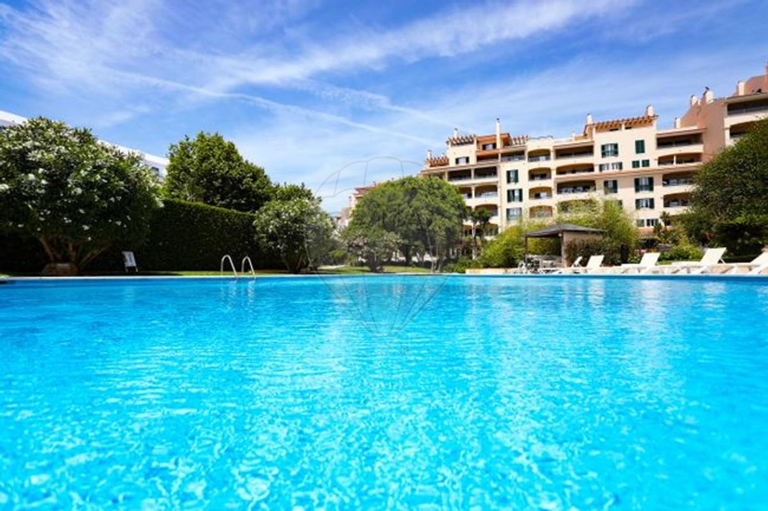 Apartamento de 2 dormitorios en Cascais, Portugal No. 198112