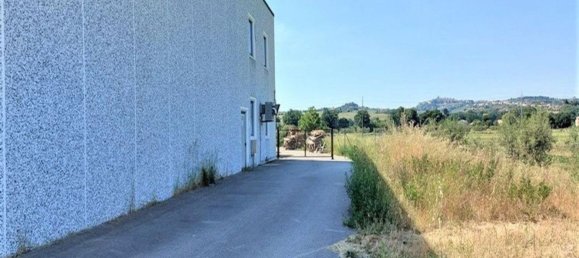 Склад 854м² в Сант Эльпидио а Маре, Италия № 375069 5