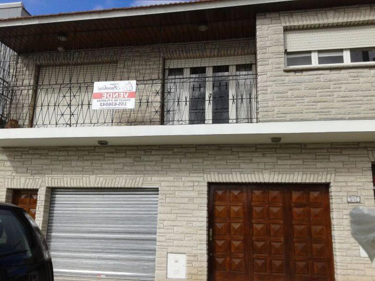 3 bedrooms House in Mar del Plata, Argentina No. 81428