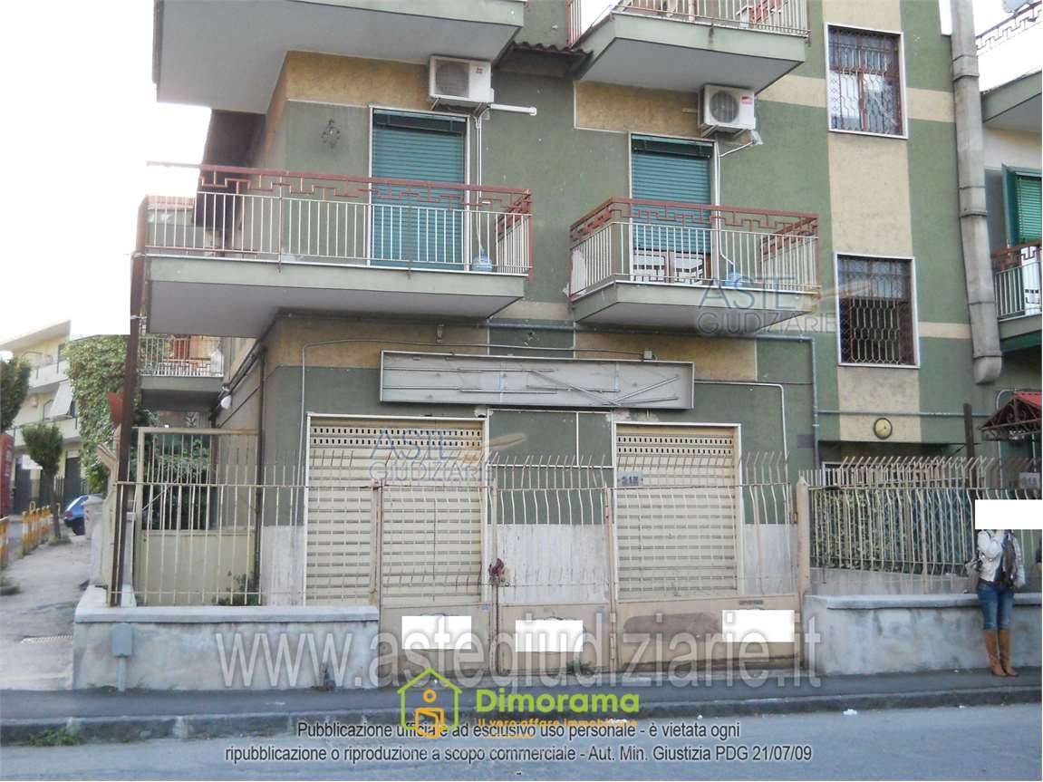 1-salle Bâtiment à Naples, Italy No. 15839