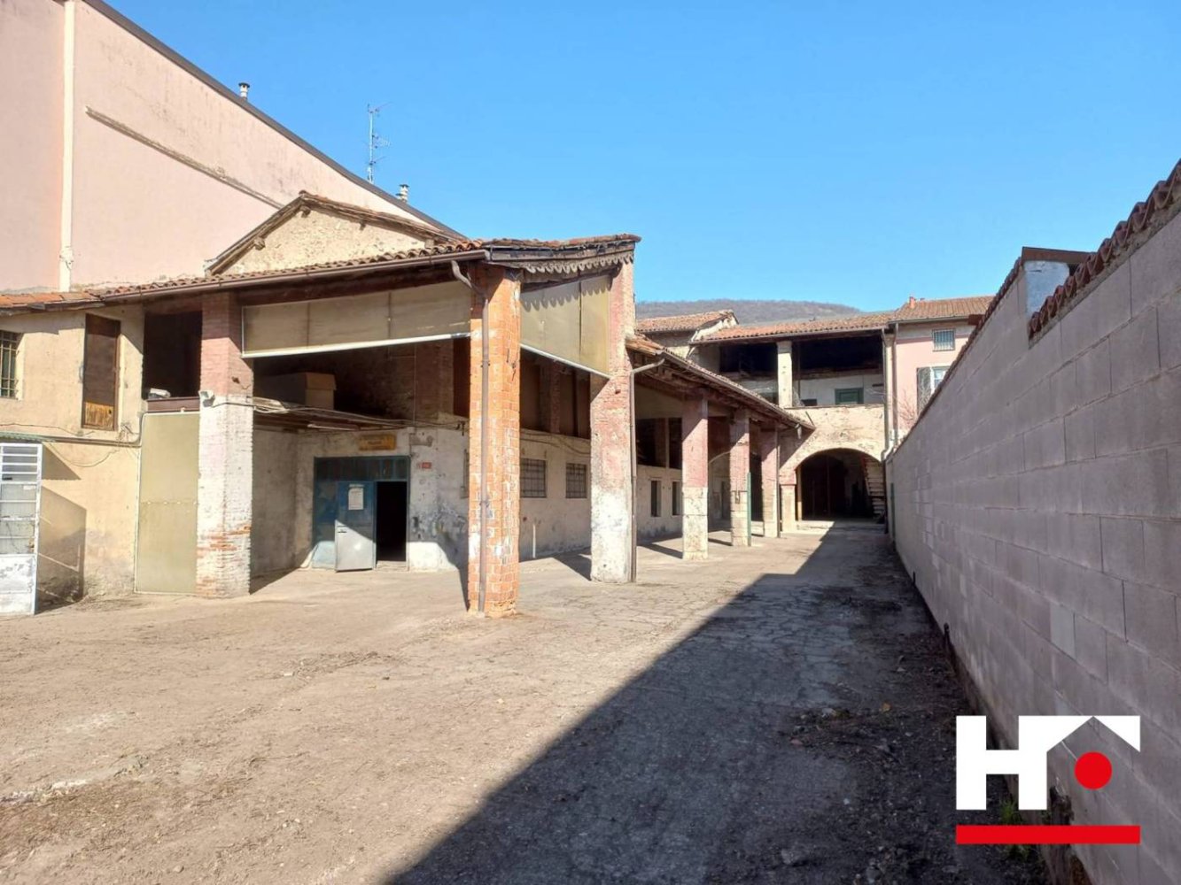 5 bedrooms House in Brescia, Italy No. 103614