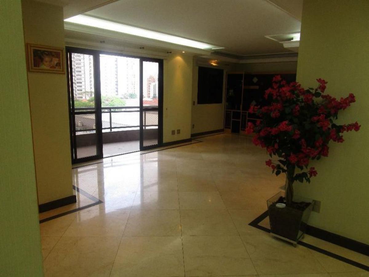 Apartamento de 3 dormitorios en Sao Paulo, Brazil No. 563386