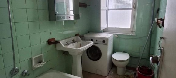 1000m² Building in Leon, Spain No. 28819 28