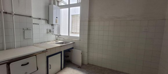 1000m² Building in Leon, Spain No. 28819 9