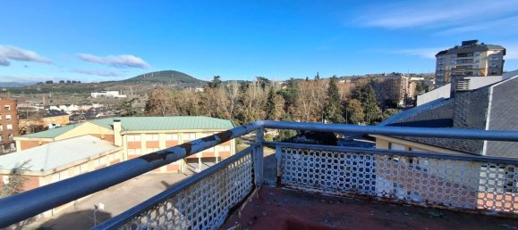 1000m² Building in Leon, Spain No. 28819 24