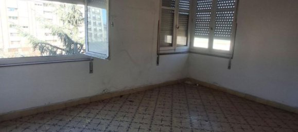 1000m² Building in Leon, Spain No. 28819 4