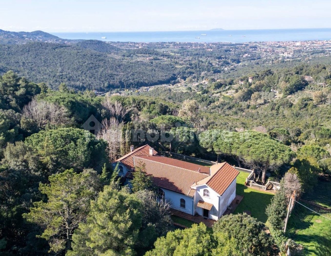 6 bedrooms Villa in Livorno, Italy No. 164001