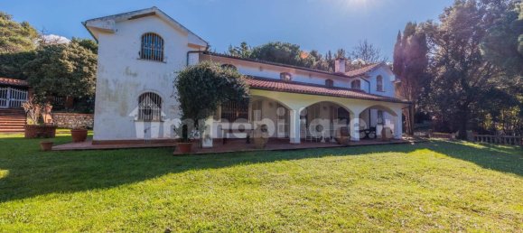 6 bedrooms Villa in Livorno, Italy No. 164001 2