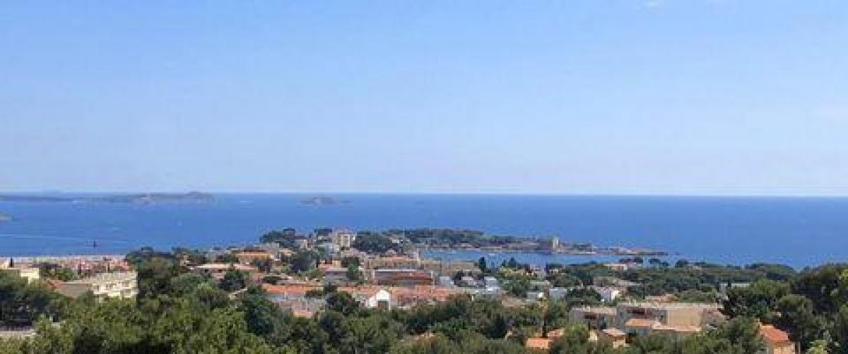 3 bedrooms Condo in Bandol, France No. 16298