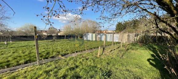  Land in La Bruffiere, France No. 98225 4