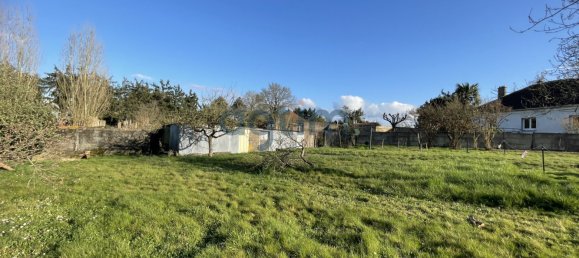  Land in La Bruffiere, France No. 98225 2