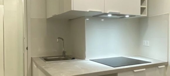 2 bedrooms Apartment in Paris, France No. 149282 3