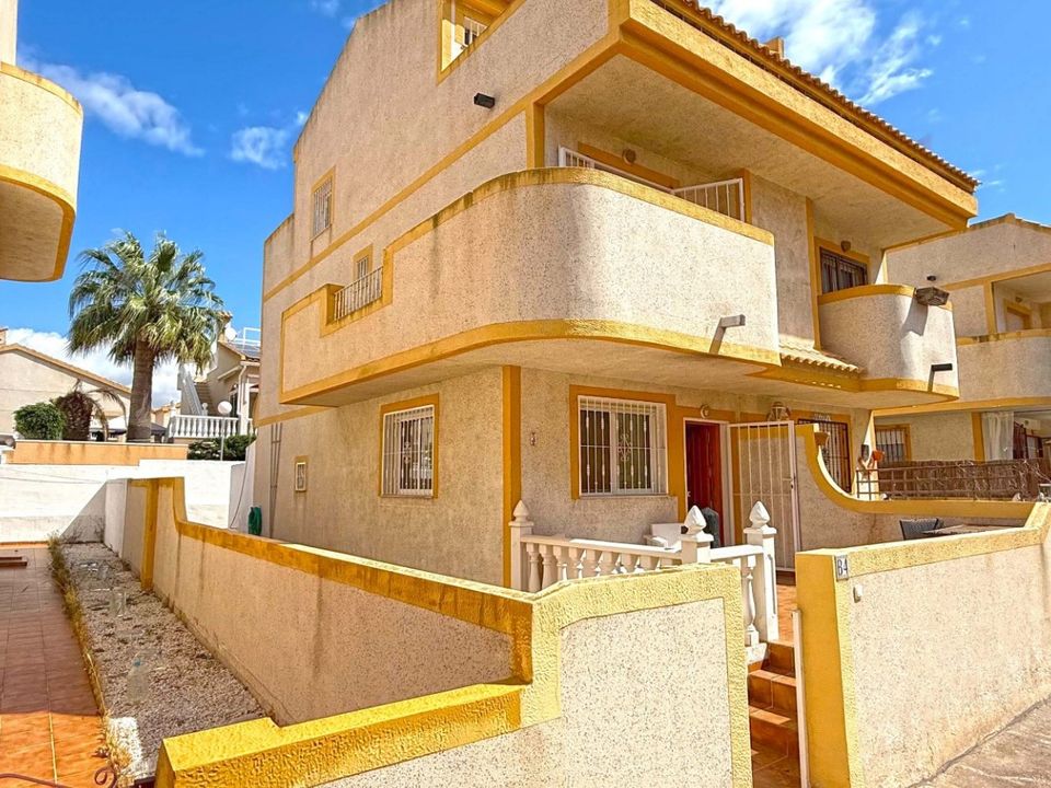 3 bedrooms Townhouse in Alicante, Spain No. 186471