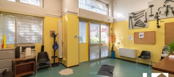 Коммерческая недвижимость с 2 комнатами в Брешиа, Италия № 52584 16