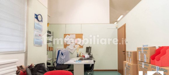 Коммерческая недвижимость с 2 комнатами в Брешиа, Италия № 52584 13