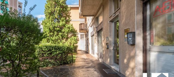 Коммерческая недвижимость с 2 комнатами в Брешиа, Италия № 52584 25