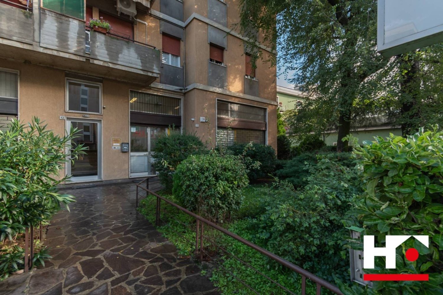 Коммерческая недвижимость с 2 комнатами в Брешиа, Италия № 52584