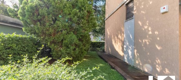 Коммерческая недвижимость с 2 комнатами в Брешиа, Италия № 52584 19