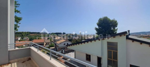 Квартира с 3 спальнями в Пескара, Италия № 342143 25