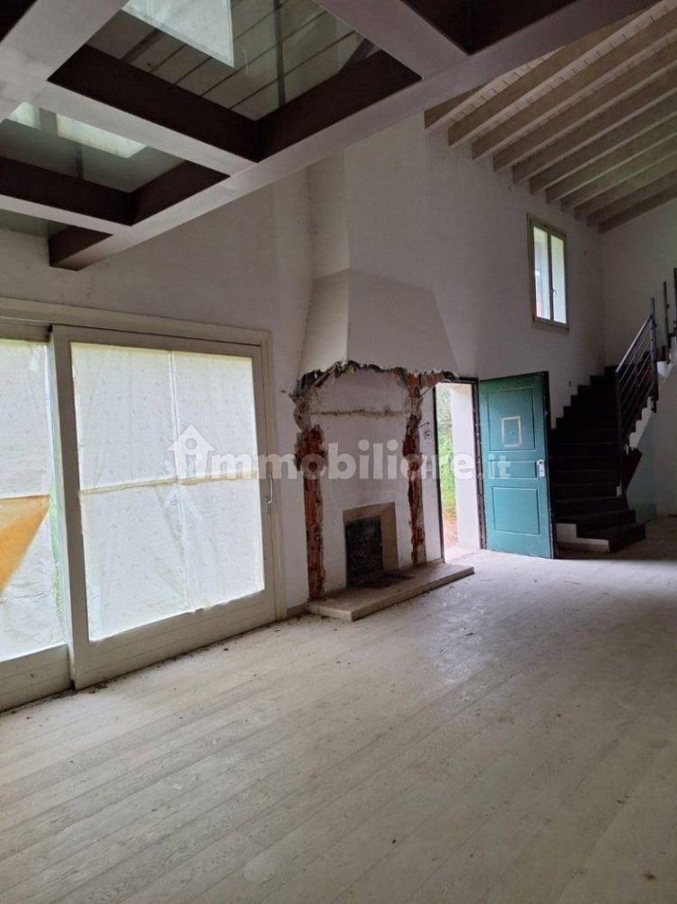 Oficina de 4 habitaciónes en Rezzato, Italy No. 6635