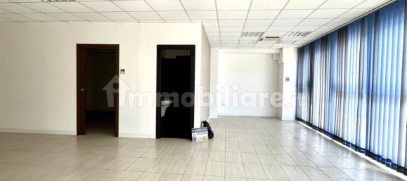 2-salle Propriété commerciale à Perugia, Italy No. 279881 14