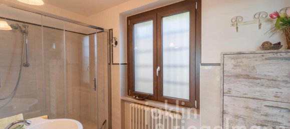 Villa de 5 dormitorios en Passignano sul Trasimeno, Italy No. 381074 48