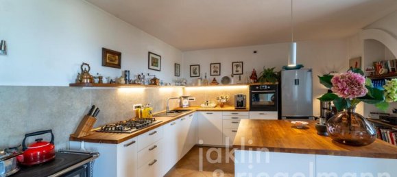 Villa de 5 dormitorios en Passignano sul Trasimeno, Italy No. 381074 36