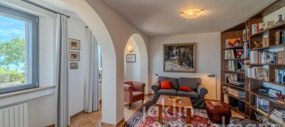 Villa de 5 dormitorios en Passignano sul Trasimeno, Italy No. 381074 37