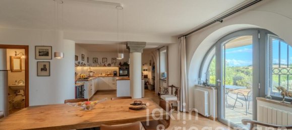 Villa de 5 dormitorios en Passignano sul Trasimeno, Italy No. 381074 34