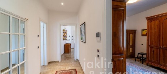 5 bedrooms Villa in Passignano sul Trasimeno, Italy No. 381074 5