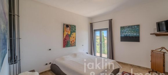 5 bedrooms Villa in Passignano sul Trasimeno, Italy No. 381074 2