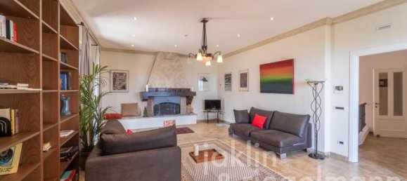 Villa de 5 dormitorios en Passignano sul Trasimeno, Italy No. 381074 44