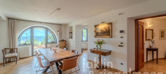 Villa de 5 dormitorios en Passignano sul Trasimeno, Italy No. 381074 32