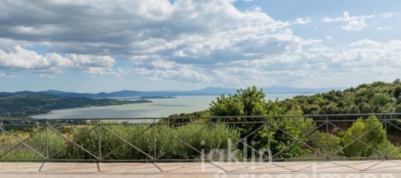 Villa de 5 dormitorios en Passignano sul Trasimeno, Italy No. 381074 22