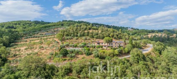 5 bedrooms Villa in Passignano sul Trasimeno, Italy No. 381074 10