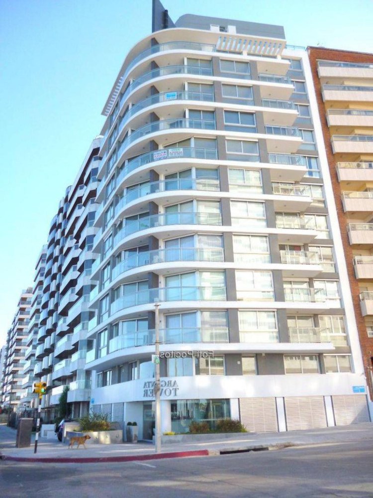 3 bedrooms Apartment in Montevideo, Uruguay No. 3287