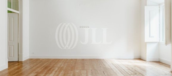 3 bedrooms Apartment in Lisbon, Portugal No. 136098 4