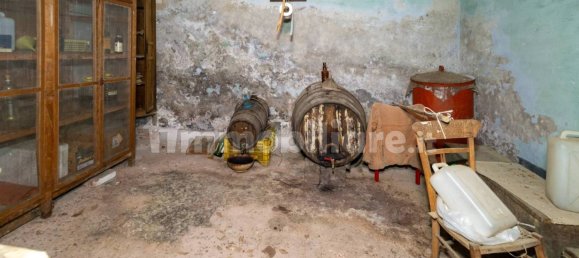 Здание с 5 комнатами в Рандаццо, Италия № 156870 39